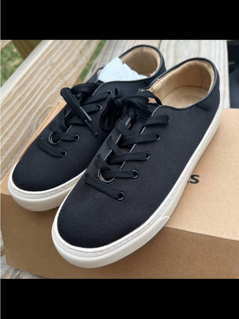 Amazon Essentials Black Canvas Low-Top Women's Sneakers with White Sole
